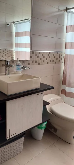 Casa Independiente con 4 Habitaciones en Venta en Puembo, 2509 m² Terreno — imagen 4
