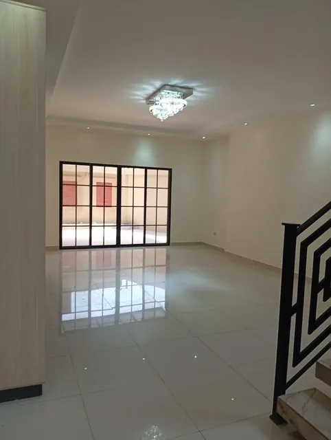 Casa en Venta Ciudad Celeste 4 Dorm., Piscina, Guayas — imagen 2