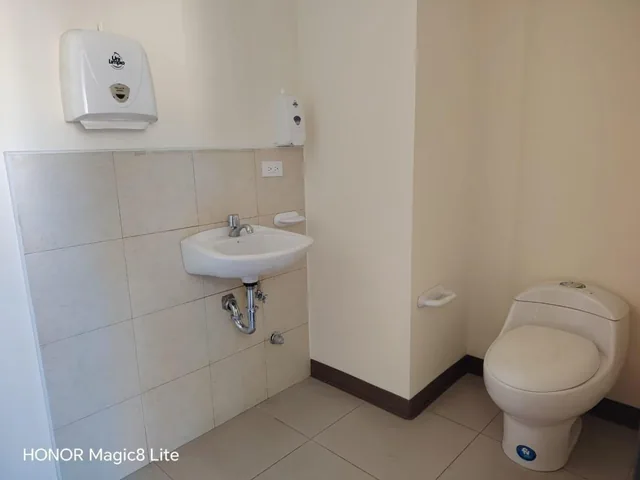 | Vendo Consultorio 43 m² | Hospital de Los Valles | — imagen 2