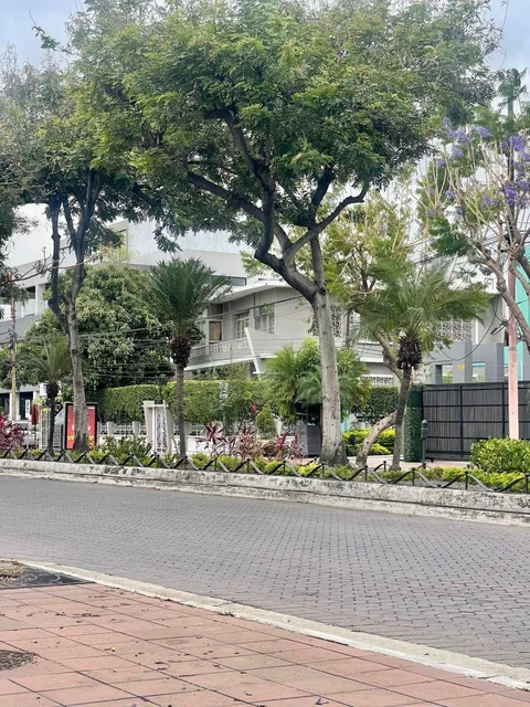 6133. Urdesa Central - Alquilo Casa Comercial, Frente Al Supermaxi 1000 m², $5000, Guayas — imagen 5
