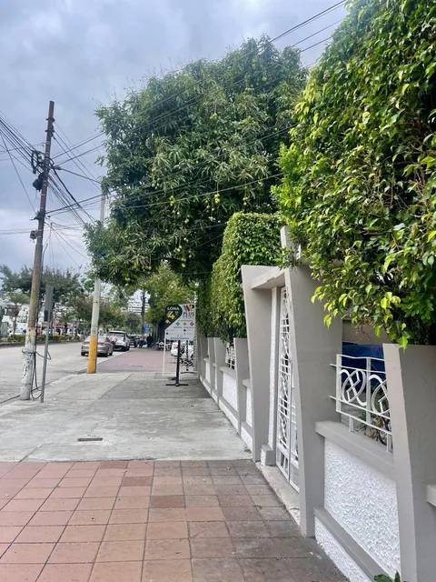 6133. Urdesa Central - Alquilo Casa Comercial, Frente Al Supermaxi 1000 m², $5000, Guayas — imagen 2