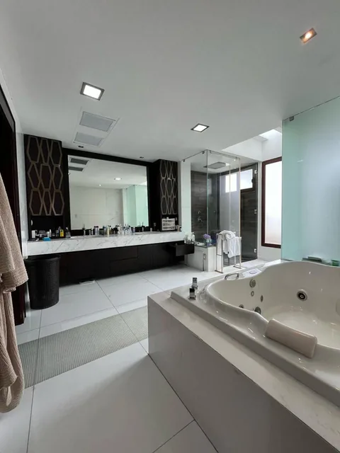 Se Vende Casa con 1000 m² de Terreno y 4 Recámaras en Venta en Samborondón Mocoli Golf N. H, Guayas — imagen 4