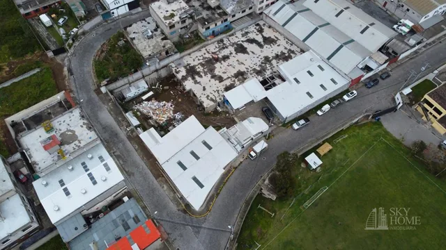 Venta Terreno Esquinero de 2.241 m² con Uso Industrial y Alto Potencial Comercial en Calderón — imagen 3