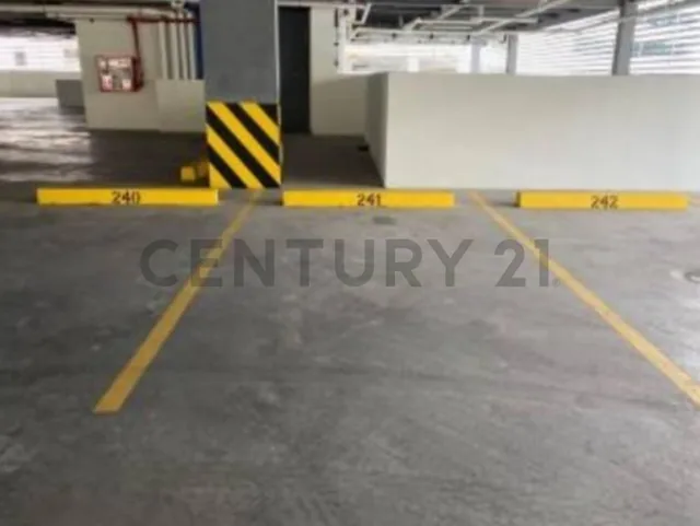 Venta de Parqueo en Centro Empresarial, Edificio Las Camaras, Alee, Guayas — imagen 5