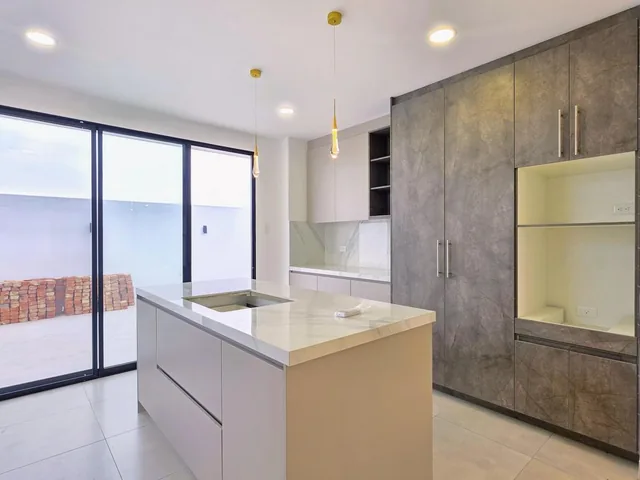 Vendo Casa, Urbanización Costa Sur de Manta, 4 Dorm. + Balcones, Manabí — imagen 5