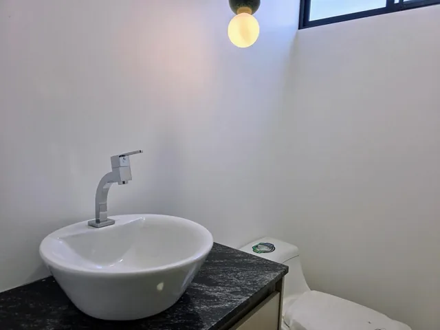 Vendo Casa, Urbanización Costa Sur de Manta, 4 Dorm. + Balcones, Manabí — imagen 4