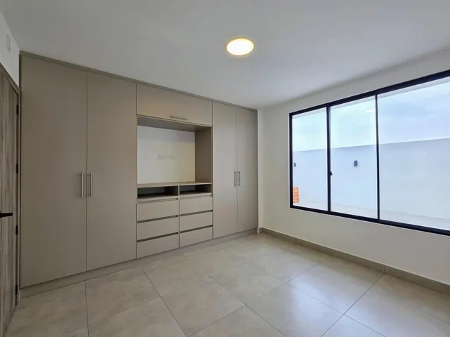 Vendo Casa, Urbanización Costa Sur de Manta, 4 Dorm. + Balcones, Manabí — imagen 2