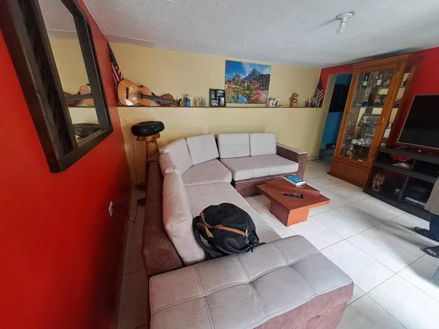 Propiedad en Venta con 2 Frentes (Luis Iturralde Sur de Quito) — imagen 4