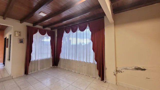 Casa de Venta en Urbanización San José del Valle, Los Chillos, 4 Dorm. — imagen 2