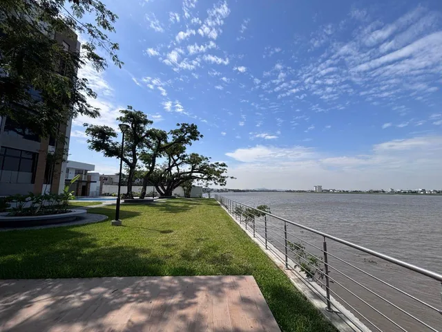 De Estreno en Venta - Casa en Los Primeros Km de Samborondón, Guayas — imagen 2