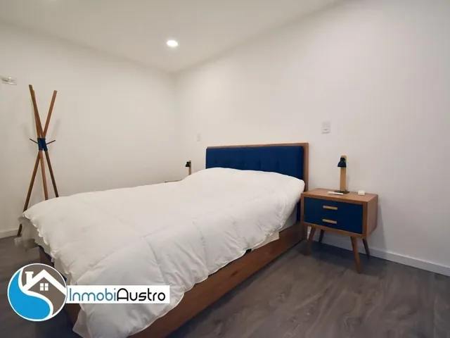 Av Primero de Mayo, Venta de Departamento Amoblado, Azuay — imagen 4