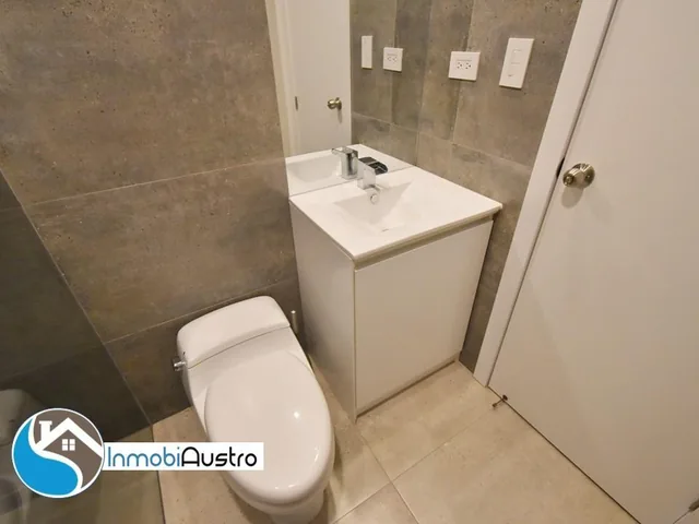 Av Primero de Mayo, Venta de Departamento Amoblado, Azuay — imagen 2