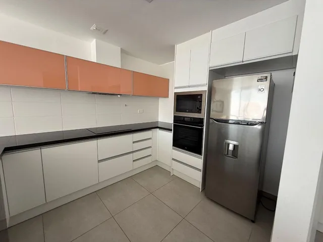 Amplio Departamento en Venta Frente Al Mar en Manta, Manabí — imagen 3