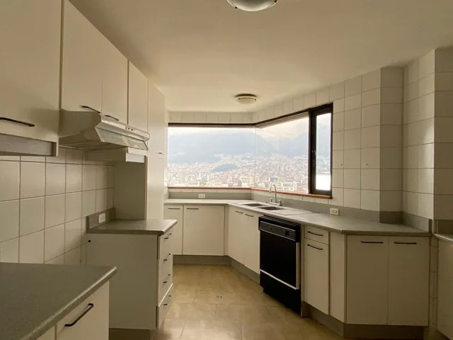 Vendo Departamento, Sector Gonzáles Suarez, 240 m, 300.000 Dólares — imagen 5