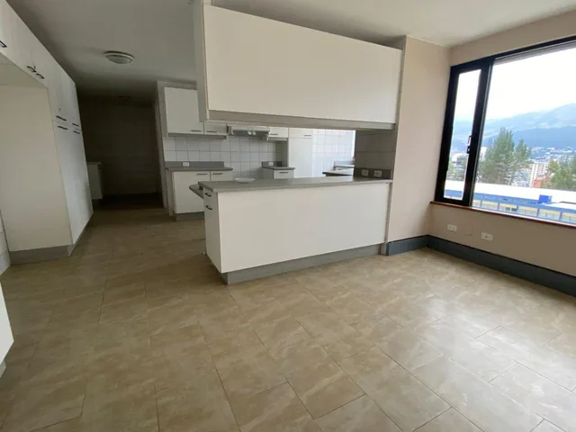 Vendo Departamento, Sector Gonzáles Suarez, 240 m, 300.000 Dólares — imagen 2