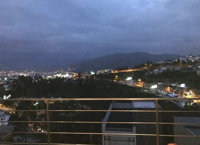 Venta Hermoso Departamento Penthouse Cumbaya en Urbanización — imagen 2