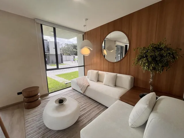 Casa con Dormitorio en Planta Baja de Venta en Cumbayá Lumbisí — imagen 3