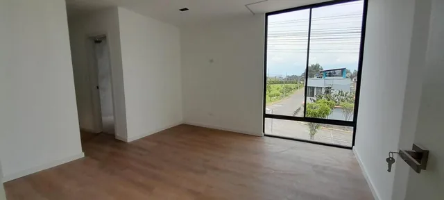 Casa a Estrenar de Venta en San Miguel de Conocoto. Provincia de Pichincha — imagen 2