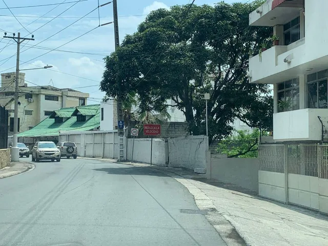Lomas de Urdesa Terreno Aterrazado en Venta - A. Salazar, Guayas — imagen 5