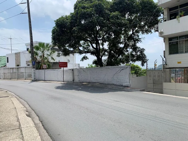 Lomas de Urdesa Terreno Aterrazado en Venta - A. Salazar, Guayas — imagen 4