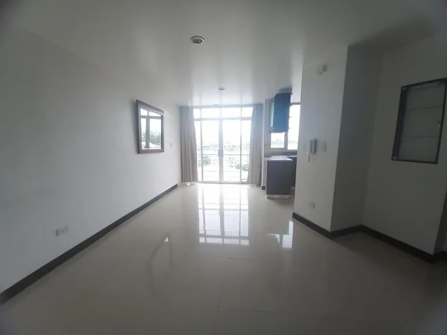 Vendo Excelente Suite en Edificio con Guardiania 24 H — imagen 5