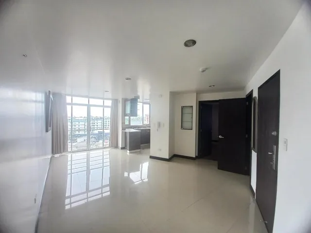 Vendo Excelente Suite en Edificio con Guardiania 24 H — imagen 3