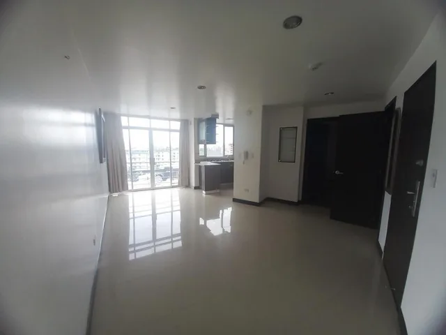 Vendo Excelente Suite en Edificio con Guardiania 24 H — imagen 2