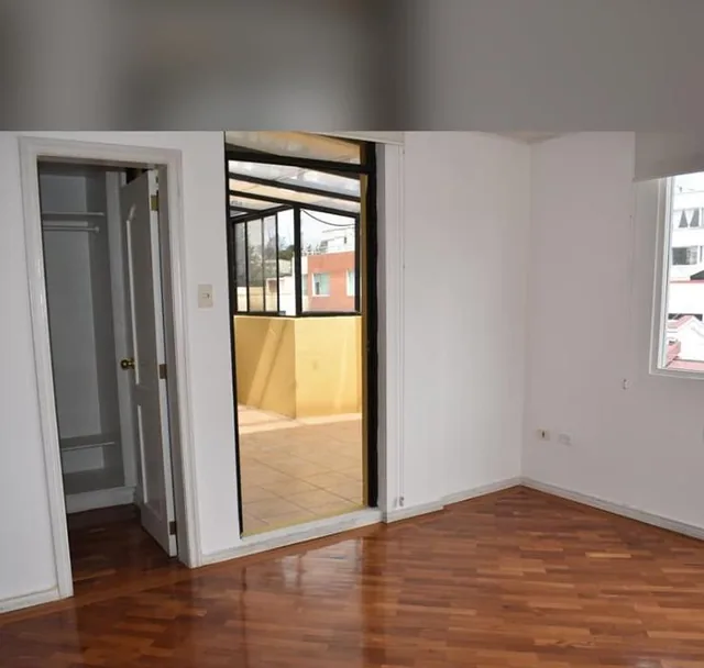 Venta Departamento Duplex Tres Dorm. Monteserrin Tercer Piso — imagen 4