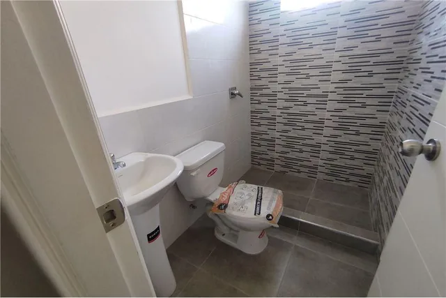 Casa de Venta en Urbanizacion Portoviejo, Manabí — imagen 4