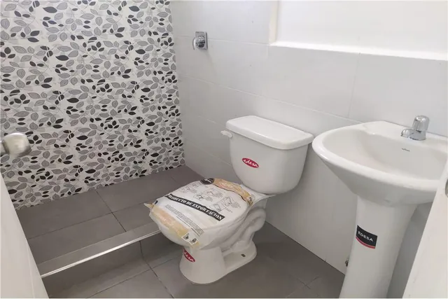 Casa de Venta en Urbanizacion Portoviejo, Manabí — imagen 2