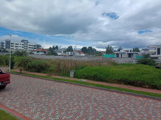 Vendo Terreno Plano 927,31 m² - $111.900 Urb. Navarra II Sector El Colibrí - Valle de Los Chillos — imagen 2