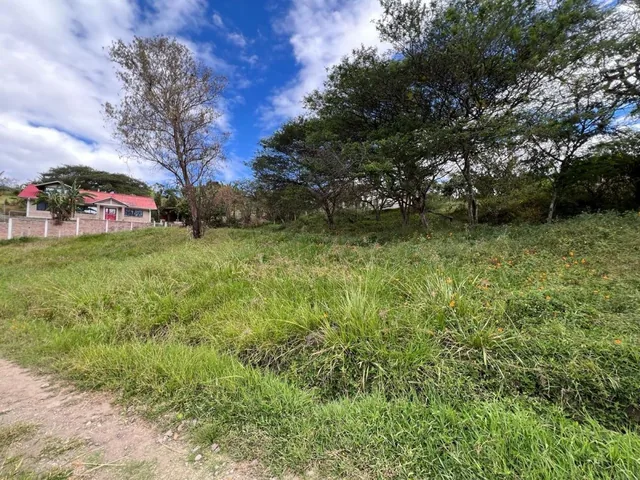 Hermosa Terreno Esquinero 1813 m² de Oportunidad en Venta - Yunguilla, Azuay — imagen 3