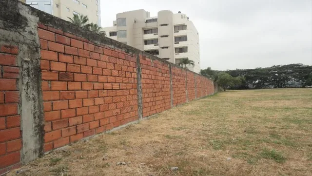 Vendo Terreno Para Edificio Frente Al Río Daule Samborondon, Guayas — imagen 4