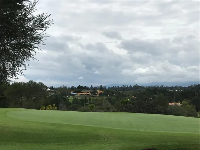 Venta Oportunidad Terreno Club Privado Arrayanes, Puembo 1100 m² — imagen 2