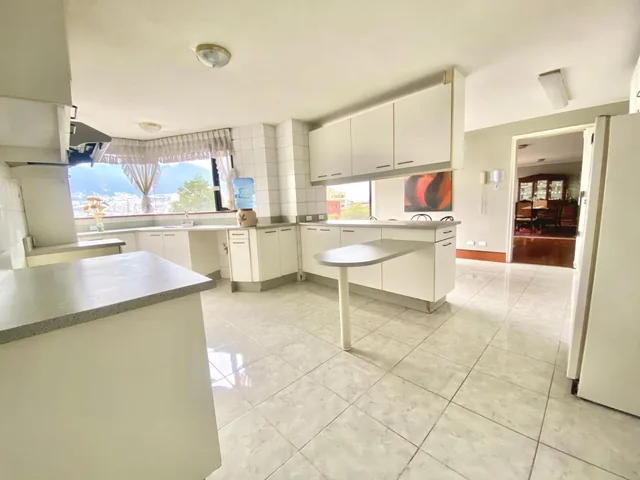 Vendo Departamento con Vista Espectacular – González Suárez — imagen 2