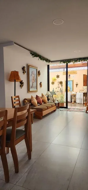 Vendo Casa Independiente Al Interior de un Edificio - La Primavera — imagen 3
