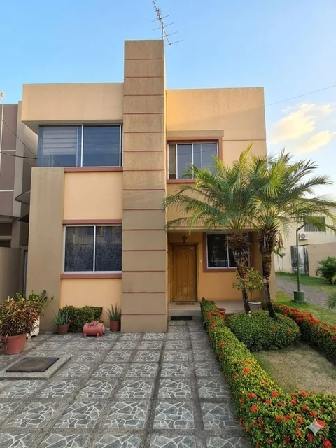 Casa en Venta Urbanización Castilla, Esquinera 127,5 m², 4 Habitc - Mons García, Guayas — imagen 2
