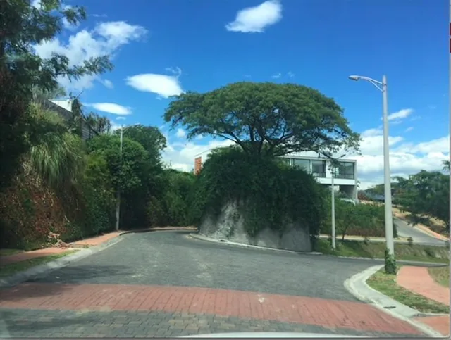 Cumbaya Lote de Venta en Urbanizacion Privada Hermosa Vista Sector Colegio Menor — imagen 3