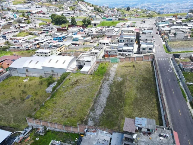 Espacio, Ubicación y Proyección: Terreno Único a Pasos de La Av Simón Bolívar — imagen 3