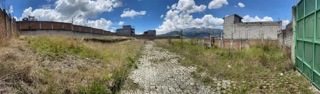 Espacio, Ubicación y Proyección: Terreno Único a Pasos de La Av Simón Bolívar — imagen 2