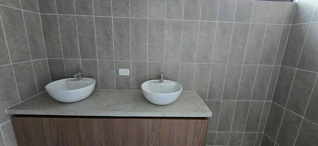 Vendo Moderna Casa en Urbanización Privada La Costa Samborondón, Guayas — imagen 2