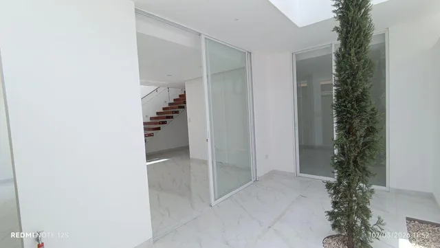 Casa en Venta en La Urbanización Ldu. Diseño Minimalista y Elegancia — imagen 4