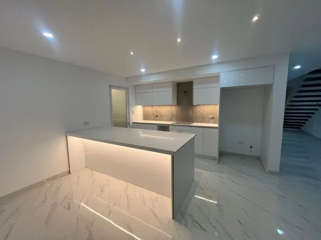 Casa en Venta en La Urbanización Ldu. Diseño Minimalista y Elegancia — imagen 3