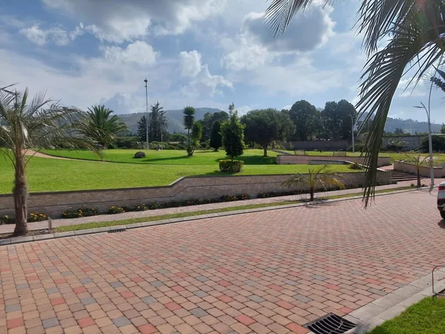 Terreno de 1052 m² en Venta, Tumbaco con Vista Al Parque — imagen 5