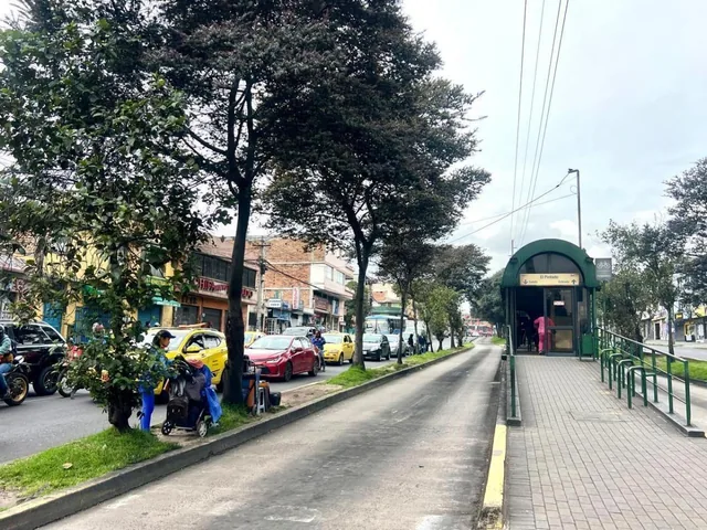 Mv - Sector Pintado, Av Mariscal Sucre en Venta Terreno Comercial 690,83 m² — imagen 3