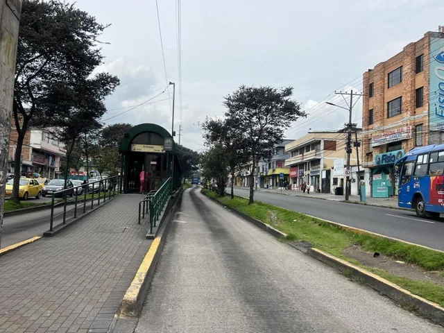 Mv - Sector Pintado, Av Mariscal Sucre en Venta Terreno Comercial 690,83 m² — imagen 2