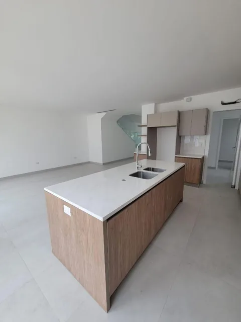 En Venta Lujosa Casa de Estreno en Aires Norte, Vía a Samborondón, Guayas — imagen 2