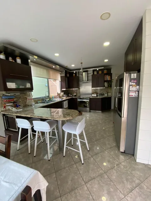 Casa con 4 Dorm. en Venta en Urb. Olympus, 512 m², Guayas — imagen 4