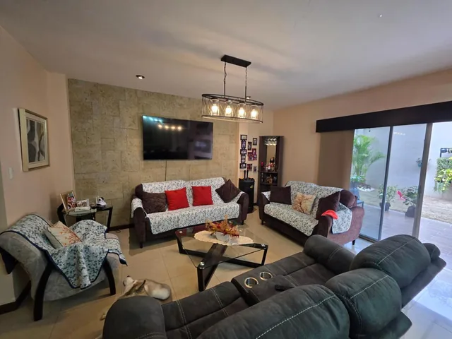 Casa de Oportunidad en Venta con Piscina, Terreno Grande, Esquinera, Via a La Costa Cerca Plaza Tia, Guayas — imagen 5