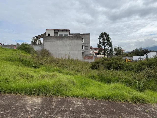 Terreno en Venta en Conocoto 256 m² — imagen 2